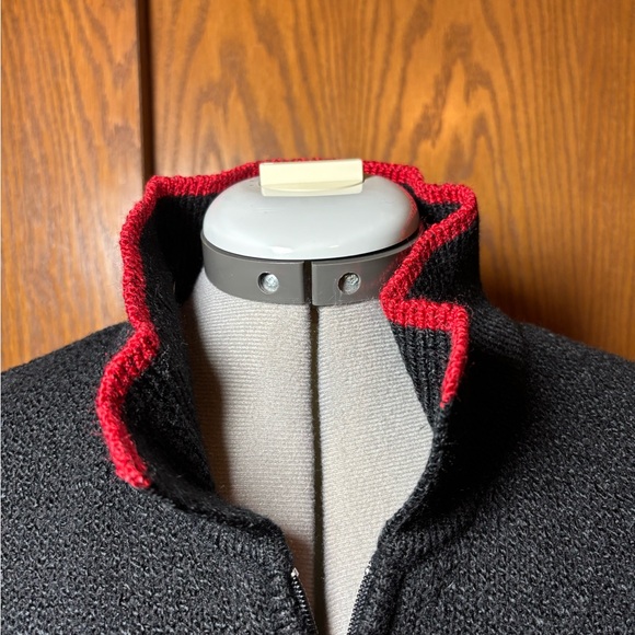 Carolyn Taylor Holiday Black and Red Patterned Zip-Up Sweater - Large - Picture 4 of 15